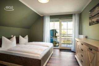 Suite HEIMDALL mit Balkon - Odins Blick Wohnung 7 - Erholung pur am Privatstrand - Lobbe - 5