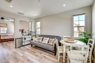 Pool and Hot Tub Access Brentwood Getaway! - Brentwood - 0
