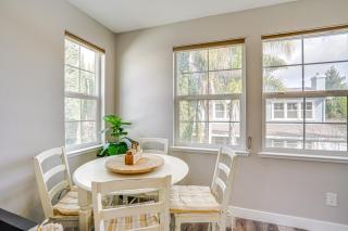 Pool and Hot Tub Access Brentwood Getaway! - Brentwood - 2