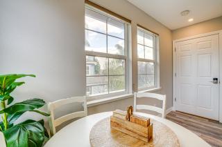 Pool and Hot Tub Access Brentwood Getaway! - Brentwood - 1