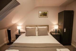 Woodfalls Inn - 9