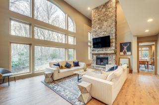 Hot Tub and Games and Upscale Perks Beech Mtn Home - 0