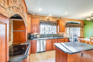 5 Mi to Town Mtn-View Gem with Deck in Hot Springs - 2