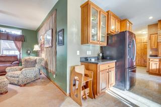 5 Mi to Town Mtn-View Gem with Deck in Hot Springs - 1
