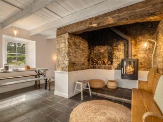 Broomhill Cottages - - 7
