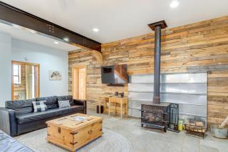 Deck and Fire Pit Cherry Log Cabin on Farm! - Cherry Log - 7