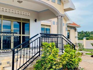 kashamba accommodation - Kyegegwa - 4