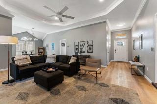 Coler Lounge Cyclist's Dream Home with Hot Tub - Bentonville - 8
