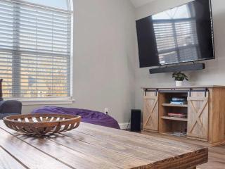 Coler House Cyclist Retreat with Hot Tub - Bentonville - 5