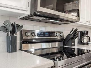 Coler Lounge Cyclist's Dream Home with Hot Tub - Bentonville - 3