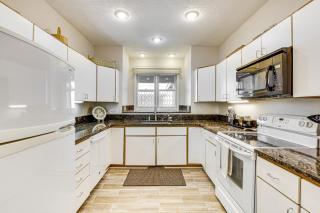 Boat, Golf and Swim Keowee Key Condo with Lake Views - Salem - 2