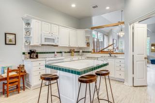 Hot Tub, Fire Pit Retreat in The Woodlands! - The Woodlands - 4