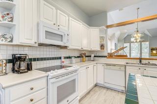 Hot Tub, Fire Pit Retreat in The Woodlands! - The Woodlands - 3