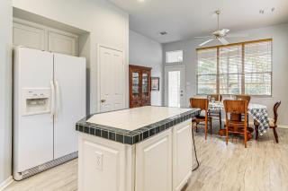Hot Tub, Fire Pit Retreat in The Woodlands! - The Woodlands - 2