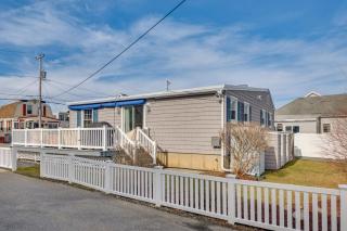 Near Beaches and Waterfront Dining Home in Hampton! - Hampton - 8