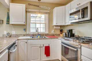 Near Beaches and Waterfront Dining Home in Hampton! - Hampton - 1