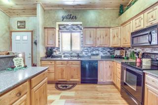 Outdoor Oasis Family-Friendly Cabin in Show Low! - Show Low - 2