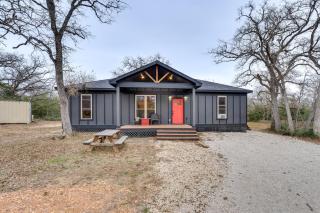Private Deck and Forest Setting Waelder Cabin! - - 0