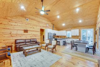 Private Deck and Forest Setting Waelder Cabin! - 6