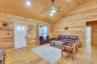 Private Deck and Forest Setting Waelder Cabin! - - 7