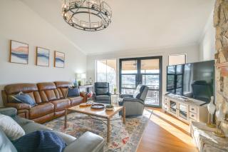 Luxe Lake Granbury Retreat Dock, Deck and Game Room - Granbury - 5