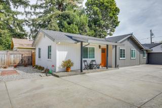 Fire Pit and Yard Games Inviting Clarksburg Cottage - Freeport - 9