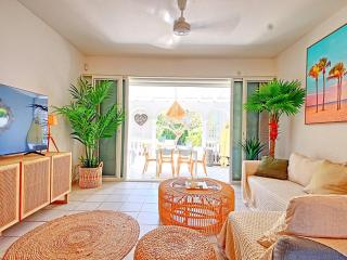 Villa Rainbow : Évasion de Rêve à la Baie Orientale avec Piscine et Plage à Proximité - FR-1-734-57 - 0