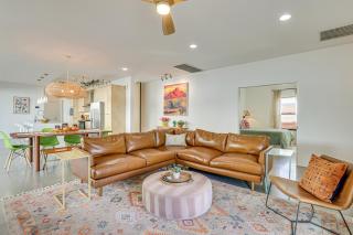 Families Welcome Phoenix Home with Backyard Oasis - Phoenix - 8