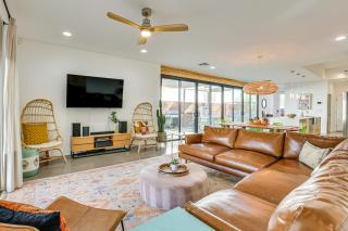 Families Welcome Phoenix Home with Backyard Oasis - Phoenix - 6