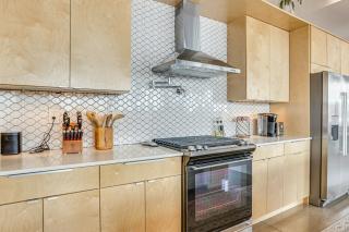 Families Welcome Phoenix Home with Backyard Oasis - Phoenix - 2