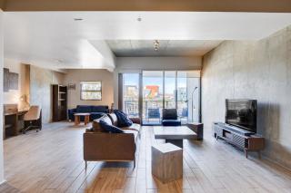 Gorgeous 1 Bed 2 Bath High Rise - Las Vegas - 0