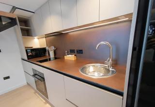 Tirana Sunset Retreat Stylish Loft by the Lake Park - Sauk - 2