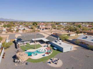 Sleeps 20 Heated Pool Games Fire Pit Dog Friendly - Phoenix - 6