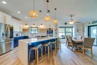 Canal-Front Gem with Hot Tub, Foosball in Cape Coral - Cape Coral - 4