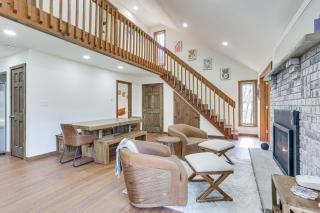 Pocono Mountain Family Home with Deck and Grill - 6