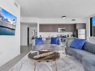 X-Lounge - High-Rise with Rooftop Pool & Panoramic City Views - 8