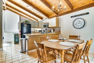 Ski, Game and Grill Family Retreat in Glen - 3