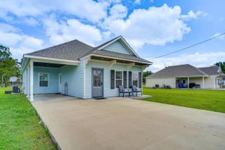Cozy Crowley Home Modern Interior, Covered Porch! - Crowley - 8