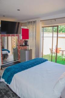 Modern and Executive 2 Bedroom Townhouse - 7