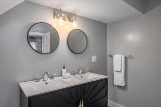 Hamilton Suite 3 - Heart of Downtown, Courtyard - Savannah - 3