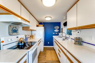 Waterfront Gem with 2 Patios on Camano Island - Camano - 2
