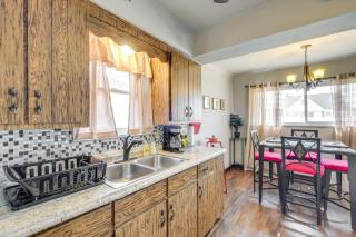 8 Mi to Dtwn Cleveland Quiet Home with Fenced Yard - Garfield Heights - 2