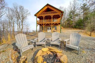 Deck and Views Blue Ridge Mountain Cabin - Purlear - 0