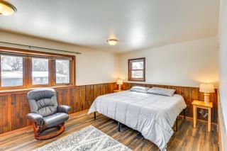 half Mi to Dtwn Pierre Family Home with Patio - 1