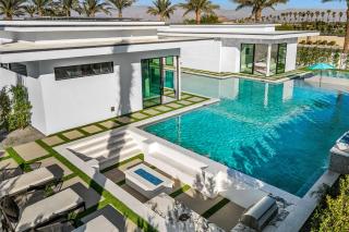 Sleeps 17 Pool Putting Green Indio Escape Hot Tub Retreat Bravo Villa 6 by AvantStay - Indio - 6