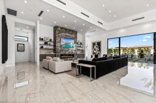 Sleeps 17 Pool Putting Green Indio Escape Hot Tub Retreat Bravo Villa 6 by AvantStay - Indio - 7