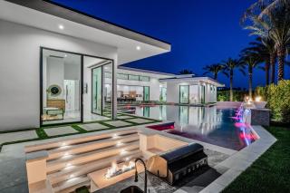 Sleeps 17 Pool Pickleball Sun-Kissed Desert Escape Bravo Villa 1 by AvantStay - Indio - 4