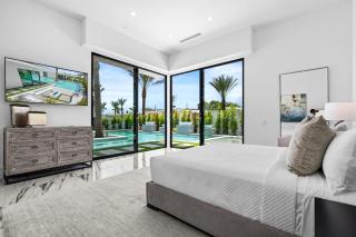 Sleeps 18 Pool Putting Green Pickleball Stay in Indio Bravo Villa 9 - 2