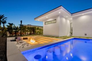 Sleeps 17 Villa w Pool Firepit Putting Green Pickleball Bravo Villa 8 - 6