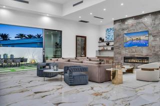 Sleeps 17 Villa w Pool Firepit Putting Green Pickleball Bravo Villa 8 - Indio - 1